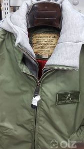 Бомбер, Bomber