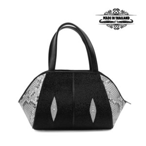 Rota загас цүнх бондгор 2 талруугаа сунасан могойн арьсан оруулгатай хар