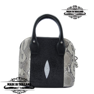 MN хажуудаа цоожтой 2 талаараа могойт хар цүнх