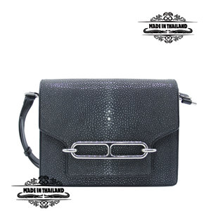 Meisslie цүнх урдаа гоёлын түгжээтэй өнгөлсөн хар