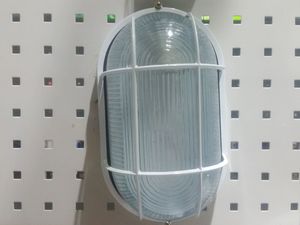 Хамгаалалтай гэрэл гадна 100вт E27 
1796 Ip54