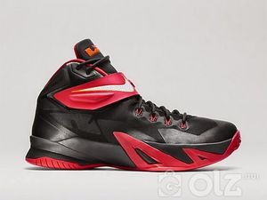 Nike. Soldier 8