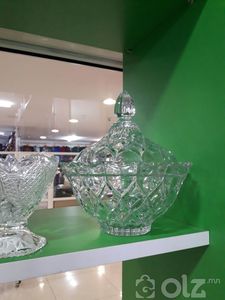 тагтай шилэн таваг