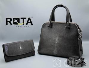 Сувдан загасан цүнх